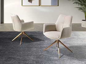 Поворотное кресло 4237 из кремовой ткани