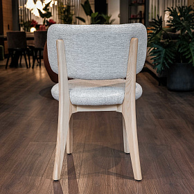 Стул WABI SABI тканевый с ножками из ясеня