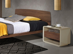 Прикроватная тумбочка 7134/MB2202NS из ореха и лакированного МДФ