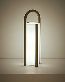 Большая портативная настольная лампа Leros из полиэтилена и стали бежевого цвета