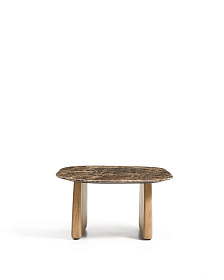 Приставной столик Pirita из коричневого мрамора с ножками из дуба с натуральной отделкой, 71 x 70 см