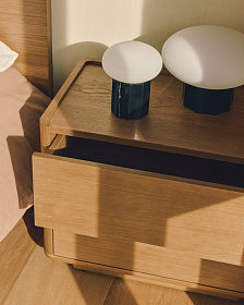 Прикроватная тумбочка Arelida из дуба со светло-коричневой отделкой, 65 x 50 см