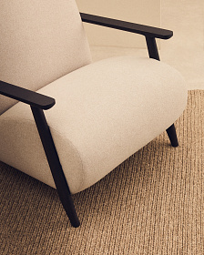 Кресло Meghan из жемчужного шенилла с массивом бука в отделке венге