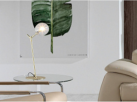 Настольная лампа Atom латунный металл/опаловый плафон