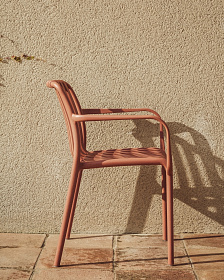 Уличный стул Isabellini из пластика терракотового цвета