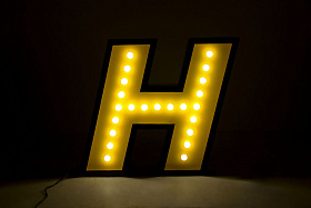 Напольный светильник LETTER H GRAPHIC