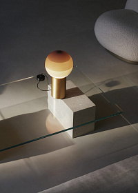Настольный светильник Dipping Light S кремовый-матовая латунь