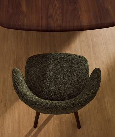 Стул Ciselia из темно-зеленого шенилла с ножками из ясеня в отделке орех