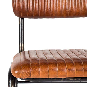 Стул с кожаным сиденьем Romina с черными ножками