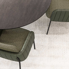 Обеденное кресло Nai (подлокотники со швами)