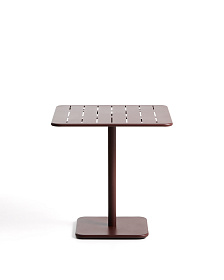 Уличный стол Brai из оцинкованной стали бордового цвета, 70 x 70 см