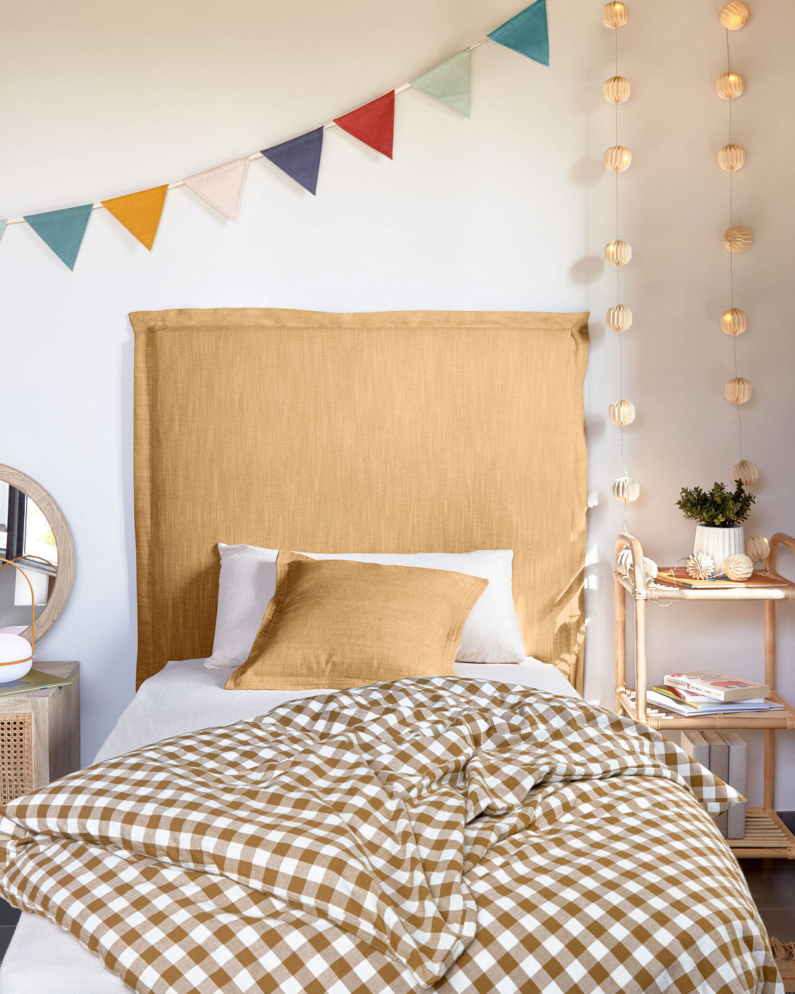 Изголовье из льняной ткани горчичного цвета Tanit со съемным чехлом 106 x 106 см