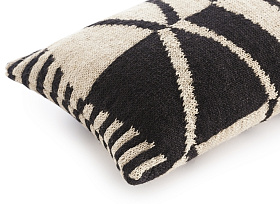 Подушка Rustic Chic Geo. черно-белая 70x40