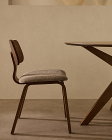 Стул Gena из бежевого шенилла с каркасом из шпона ореха и каучукового дерева