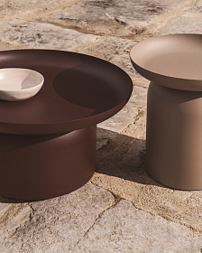 Уличный столик Arcola из темно-коричневого алюминия, диаметр 70 см