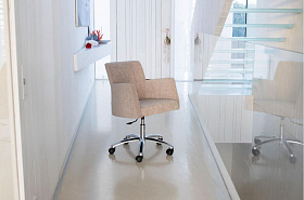 Кресло поворотное Elvis на колесиках