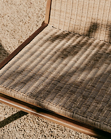 Кресло Itani из массива акации и искусственного ротанга