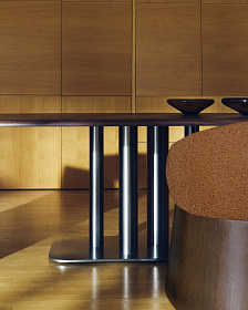 Стол Melvar из орехового шпона с основанием из матовой нержавеющей стали 220 x 110 