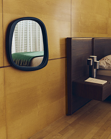 Зеркало из тикового дерева Alura черного цвета 45,5 x 47 см