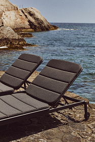Алюминиевый шезлонг Marcona окрашенный в черный цвет