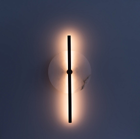 Бра Point черный металл с диском из белого мрамора