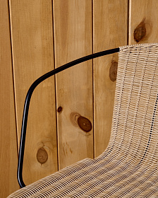 Уличный стул Eltiera из искусственного ротанга с черной стальной рамой