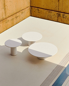 Журнальный столик Albanella из цемента с глянцевой белой отделкой Ø110 см
