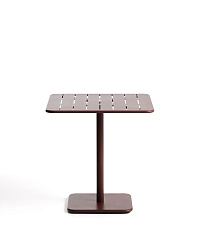 Уличный стол Brai из оцинкованной стали бордового цвета, 70 x 70 см