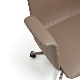 Кресло офисное поворотное на колесиках CONNECT 649400