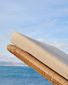 Шезлонг Galea из тикового дерева и синтетического ротанга