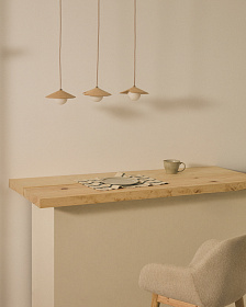 Подвесной светильник из дуба Wilara с 3 белыми шарами из дымчатого стекла