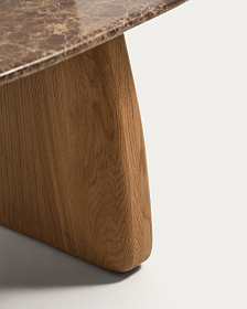 Приставной столик Pirita из коричневого мрамора с ножками из дуба с натуральной отделкой, 71 x 70 см