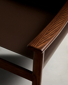 Кресло Jan из переработанной кожи темно-коричневого цвета и ясеня в ореховом цвете