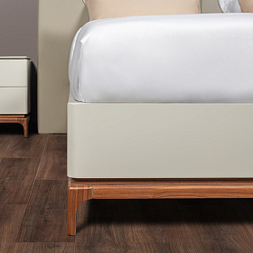 Кровать CALPE для матраса 160*200 отделка шпон ореха, экокожа PU78, светло-серый матовый лак RAL9002