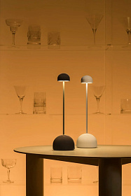 Портативная настольная лампа Sips шоколадный-золотой