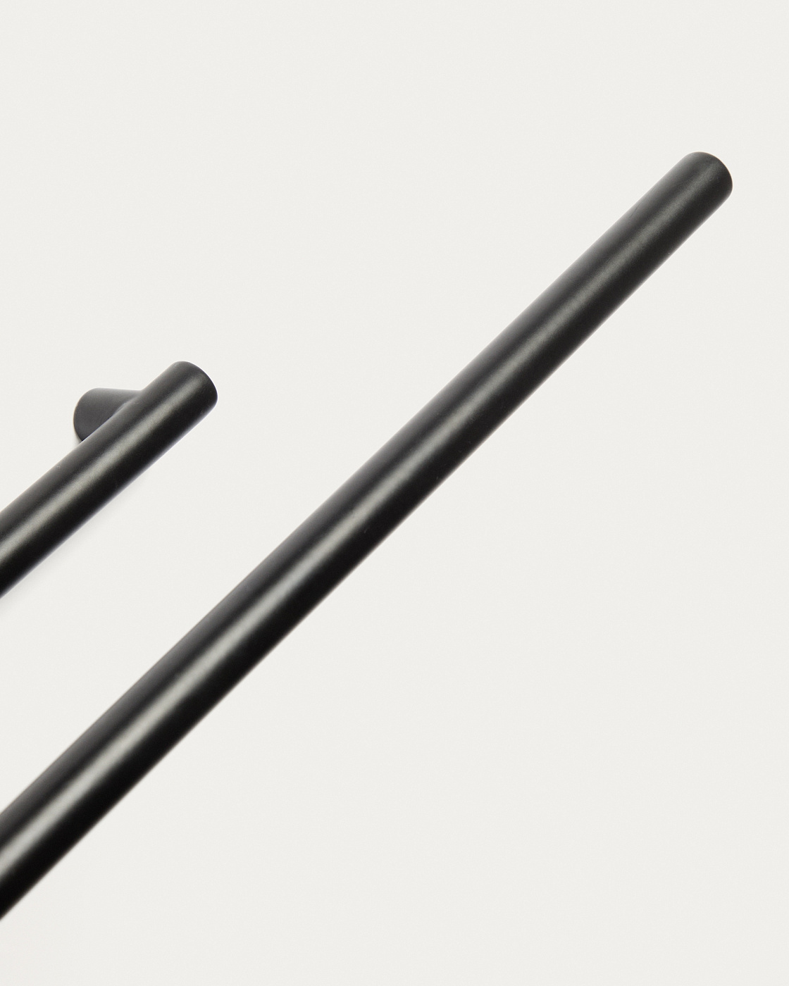 Полотенцесушитель Arely из черного металла