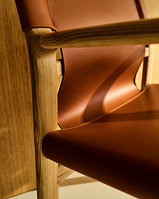 Стул Jan из переработанной кожи светло-коричневого цвета и ясеня в натуральном цвете