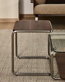 Приставной столик Tarsel из орехового шпона и стали