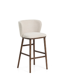 Барный стул Ciselia из бежевого шенилла с ножками из ясеня в отделке орех