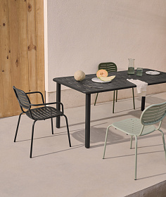 Стул для улицы Brai с подлокотниками из оцинкованной стали тёмно-серого цвета