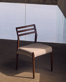 Стул Cudia из бежевой синели из массива дуба с отделкой орех FSC Mix Credi