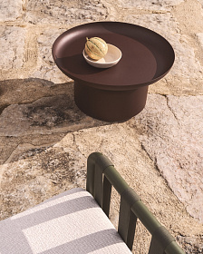 Уличный столик Arcola из темно-коричневого алюминия, диаметр 70 см