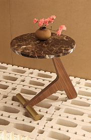 Столик Puntero орех/мрамор Emperador/латунь