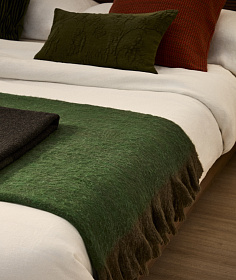 Плед Odelna из шерсти и акрила с оборками зеленого цвета, 130 x 170 см