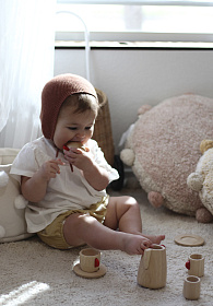 Круглая интерьерная подушка с помпонами винтажно нюдовая 48*48