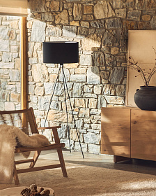 Металлический торшер Ikia с черным покрытием