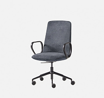 Офисное кресло Kori со средней спинкой и алюминиевым основанием на колесиках