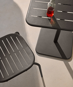 Уличный стол Brai из темно-серой оцинкованной стали 70 x 70 см