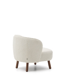 Кресло Ulit из белой ткани букле с ножками из ясеня с отделкой под орех