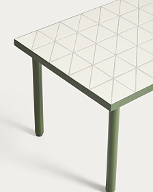 Уличный столик Maurina из зеленой стали с плиткой цвета экрю 81 x 51 см